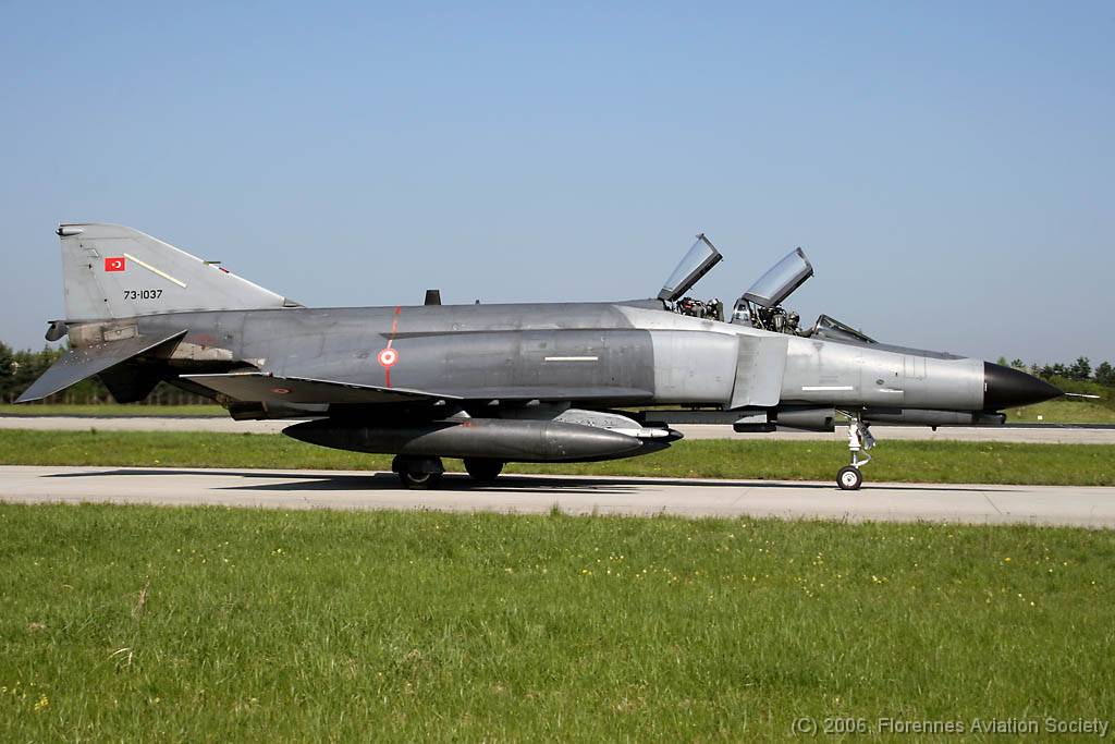 20 ETSL060511 F-4E-2020 73-1037 GD 06 Turkish Air Force F-4E-2020 73-1037 of 1 AJU/111 Filo - Lechfeld AB, 11 May 2006 (C) Gilles Denis